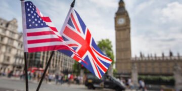 Work in the UK vs Working in the USA – A Comparative Analysis
